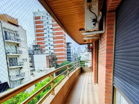 Hermoso 4 amb! 2 Baños Completos! Cochera Fija Cubierta!