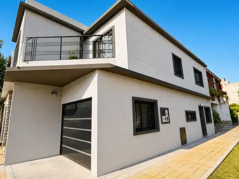 Oportunidad Casa 3 Ambientes con cochera 2 baños 130 m2 escucha ofertas