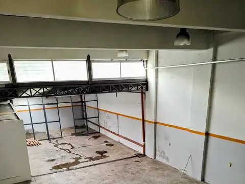 EXCELENTE LOCAL SOBRE AVENIDA