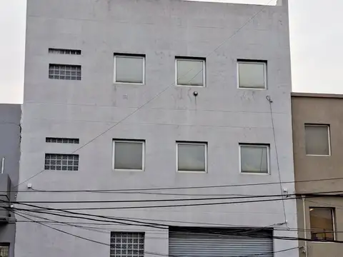 EXCELENTE LOCAL SOBRE AVENIDA
