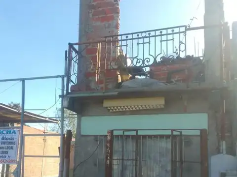 5 VIVIENDAS EN BLOCK SOBRE LOTE DE 10X60mtrs + LOCAL PATIO