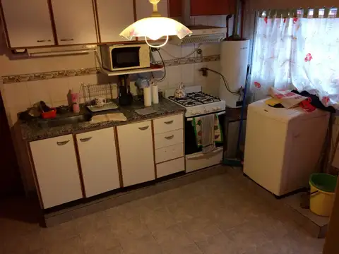 Casa 4 ambientes con 1 baño