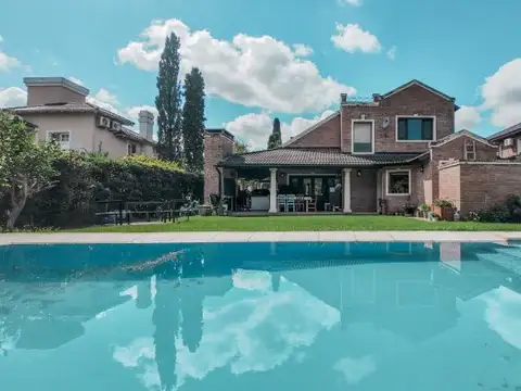 VENTA CASA 6 AMBIENTES - CLUB DE CAMPO PUEYRREDON