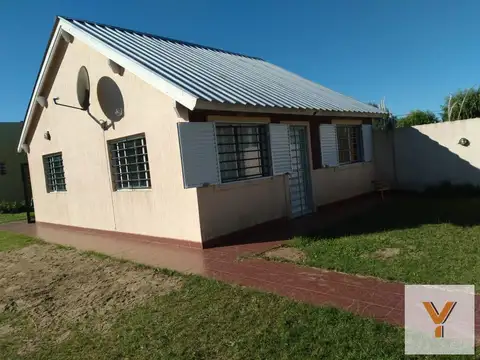 Casa en venta - 2 Dormitorios 1 Baño - Mar del Tuyú