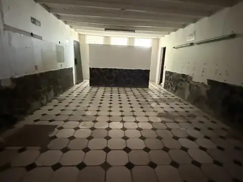 Local en Alquiler en Moreno, $ 850.000