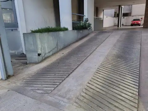 ALQUILER COCHERA DOBLE CUBIERTA  MORON CENTRO