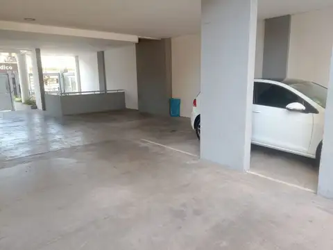ALQUILER COCHERA DOBLE CUBIERTA  MORON CENTRO