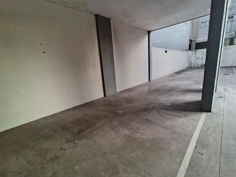 ALQUILER COCHERA DOBLE CUBIERTA  MORON CENTRO