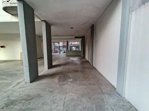 ALQUILER COCHERA DOBLE CUBIERTA  MORON CENTRO