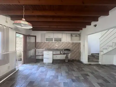 Casa 4 ambientes con 1 baño