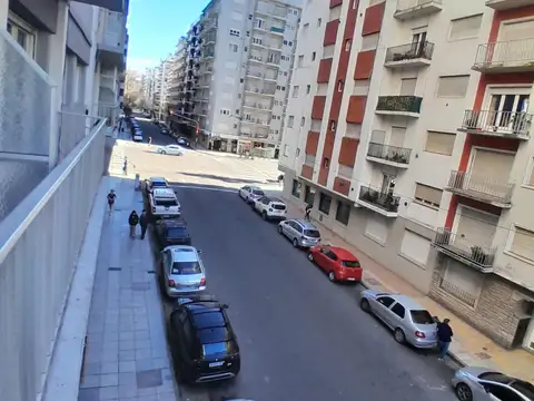 Colon 1400, Piso 1°