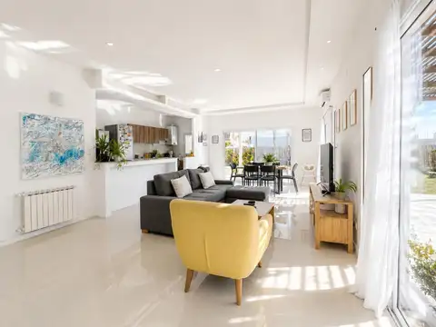 Venta Casa 4 ambientes en Barrio San Alfonso Pilar del este!