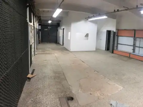 Belaustegui al 3100 - Galpón con Oficina