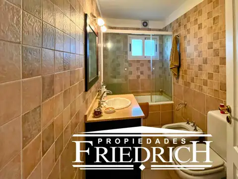 Golfer's Country Club, Pilar