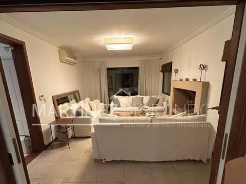 Casa 6 ambientes con 5 baños