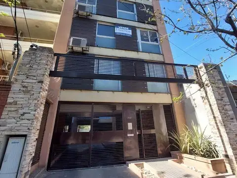 - APTO CREDITO - SEMI PISO DE 2 y 1/2 AMBIENTES - Terraza/parrilla y cochera -