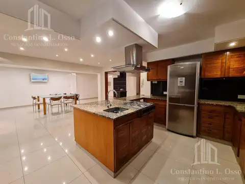 Casa con jardin - 4 ambientes -  en  Lomas de Zamora
