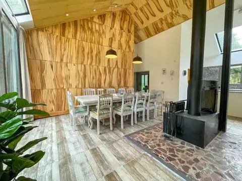 Casa 5 ambientes con 3 baños