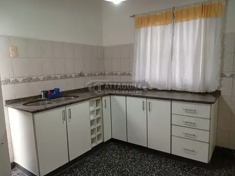 Casa 2 ambientes con 1 baño