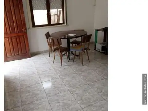 DPTO. DE 3 AMBIENTES, A LA CALLE. PLANTA ALTA RECICLADO