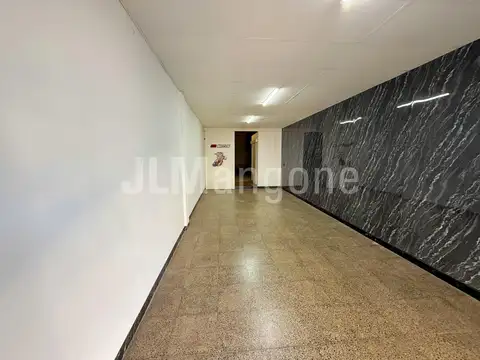Local con deposito 120 m2 sobre Arieta
