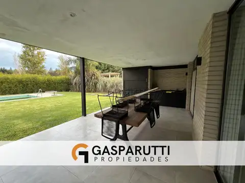 Casa 4 ambientes con 4 baños