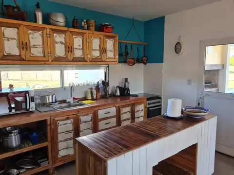 Casa 4 ambientes con 2 baños