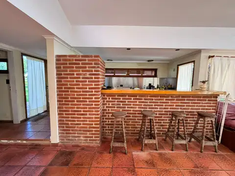 Casa en Venta con 4 cocheras