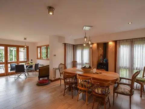 Casa 7 ambientes con 5 baños