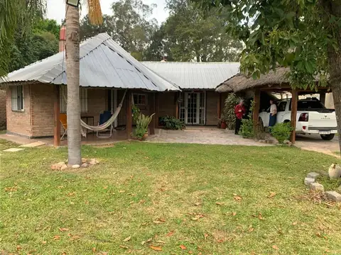 Casa en Alquiler con 2 cocheras
