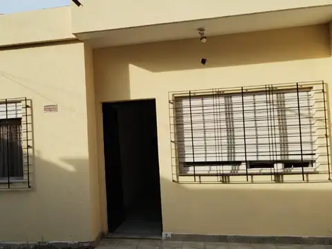 CASA DE 3 AMBIENTES MAS DEPARTAMENTO EN JOSE C PAZ