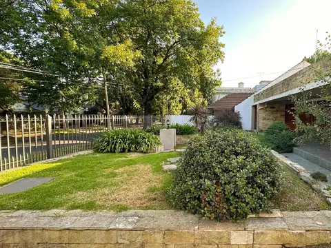 Casa en venta sobre importante lote