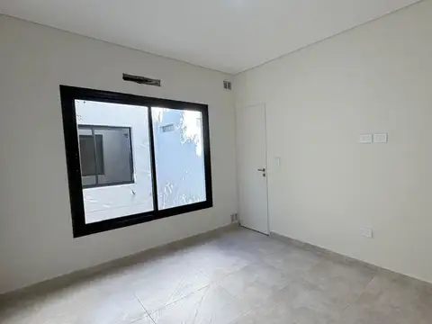 Depto Tipo Casa en Venta en Valentín Alsina, USD 62.000