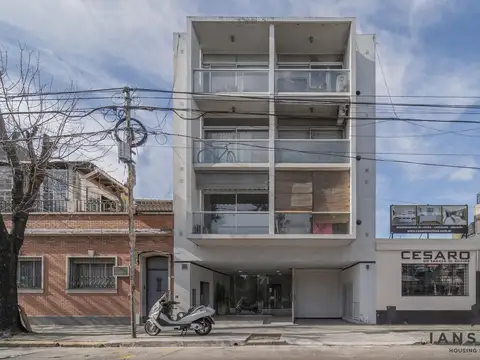 Venta Monoambiente Apto Crédito con patio y cochera en Agronomía, Chorroarin al 70