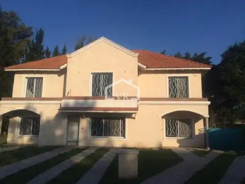 Las Margaritas, Pilar .