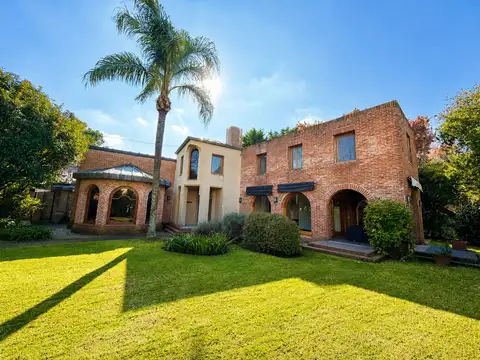 VENTA Casa 5 ambientes - ACEPTA PERMUTA 