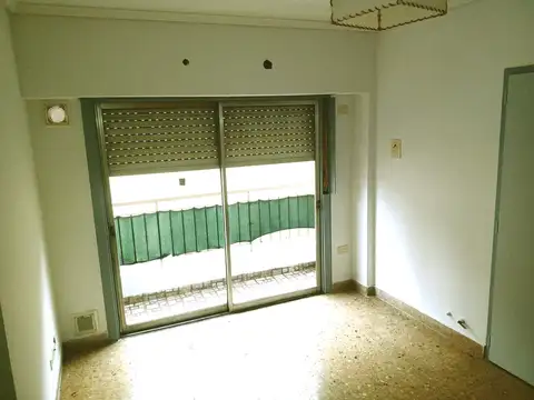 DEPARTAMENTO 2 AMBIENTES CON BALCON Y VISTA AL FRENTE. LAVALLE 97 PISO 2º A AVELLANEDA.