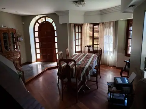 Casa 6 ambientes con 3 baños