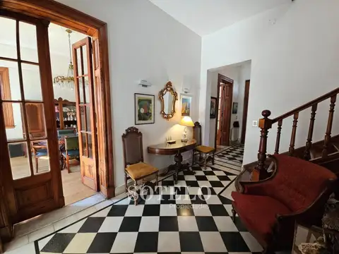 Casa en Venta con 4 cocheras