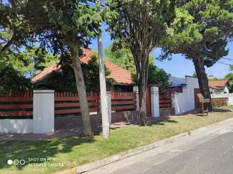 EXCELENTE CHALET DE 4 AMB - TODOS LOS SERVICIOS 