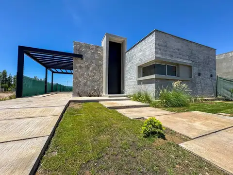 CASA A ESTRENAR B° LA QUEBRADA POSESIÓN INMEDIATA