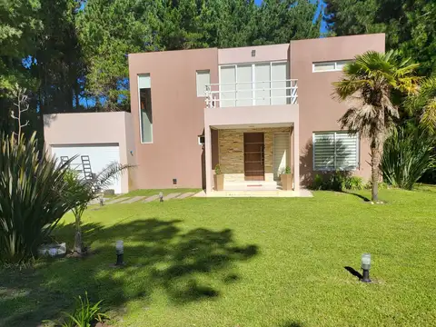 VENTA CASA COSTA ESMERALDA CON GAS NATURAL