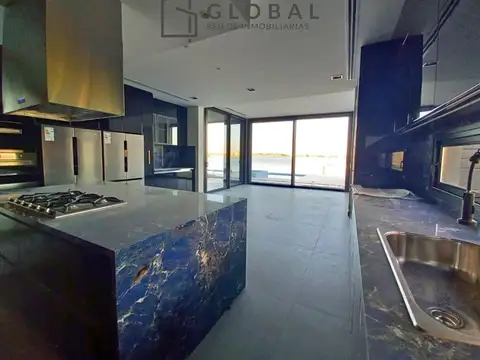 Casa 7 ambientes con 7 baños