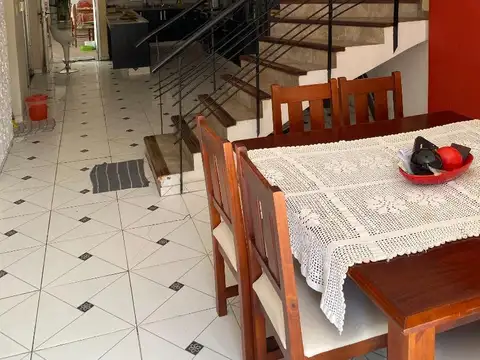 Casa 5 ambientes con 4 baños