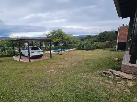 Casa 4 ambientes con 2 baños