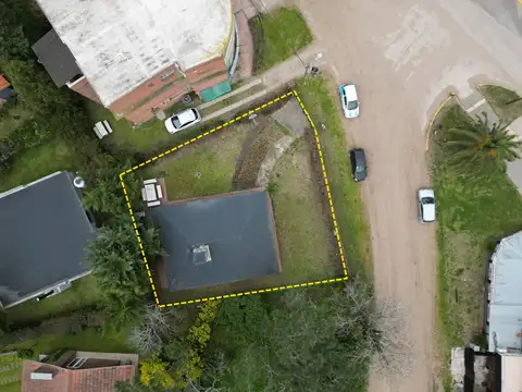 Cod 325 – Casa Espora Sobre Lote Comercial