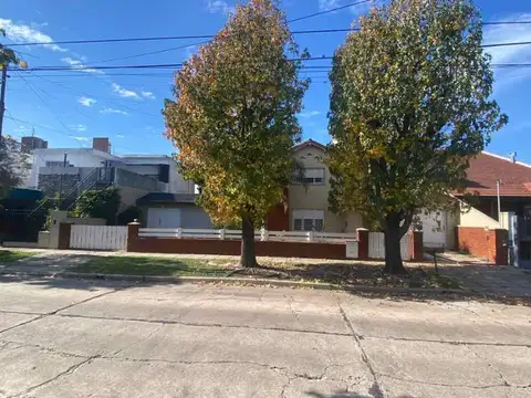 DestacadaPropiedaden B°Guemes. Desarrollada sobre2 lotes.
