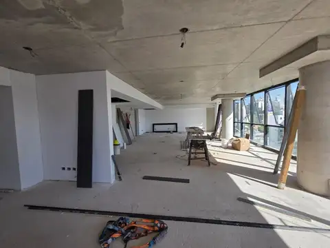 Oficina en Alquiler con 2 cocheras