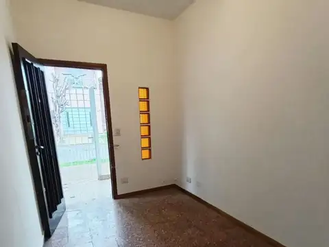 Casa en Alquiler en Morón, $ 900.000