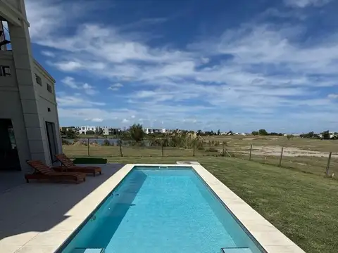 Casa en Venta en El Cantón - Barrio Golf, USD 495.000
